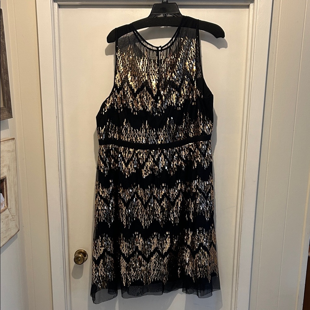 Vince Camuto Black and Gold Patterned Sequin Midi Dress